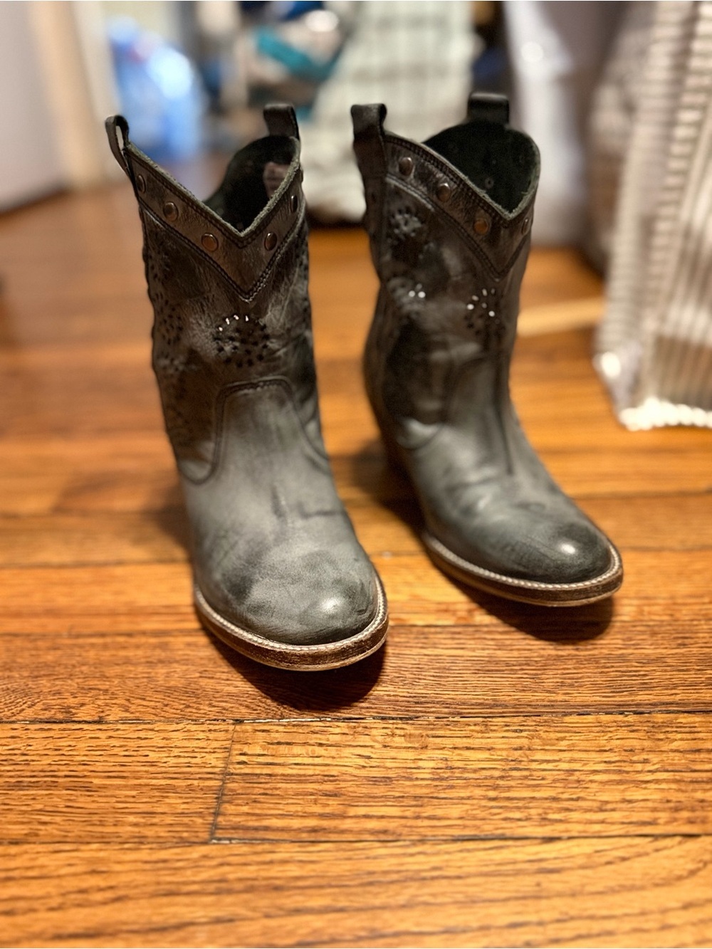 Dingo Women’s Distressed Black Leather Western Ankle Boots sz 6